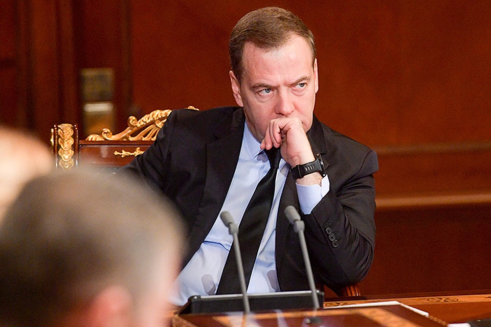 Медведев заявил о&nbsp;«доставших» его манипуляциях с&nbsp;госзакупками