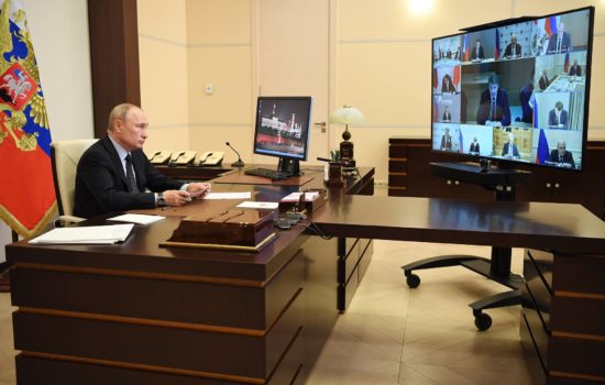 Путин дал поручения по поддержке IT-отрасли